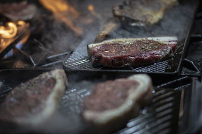 Preparetion of red meat on the grill