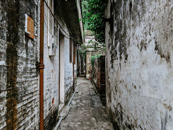 Narrow alley amidst buildings in city