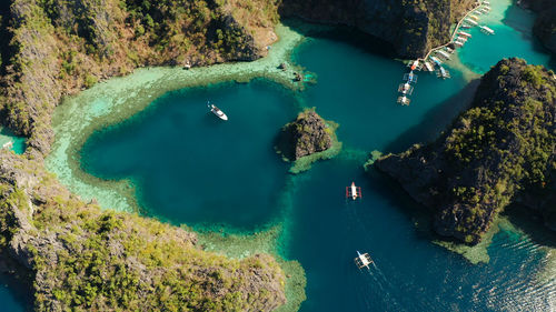 Aerial view tourist boats in lagoon. kayangan lake. 