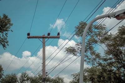 Low angle view of power lines against sky