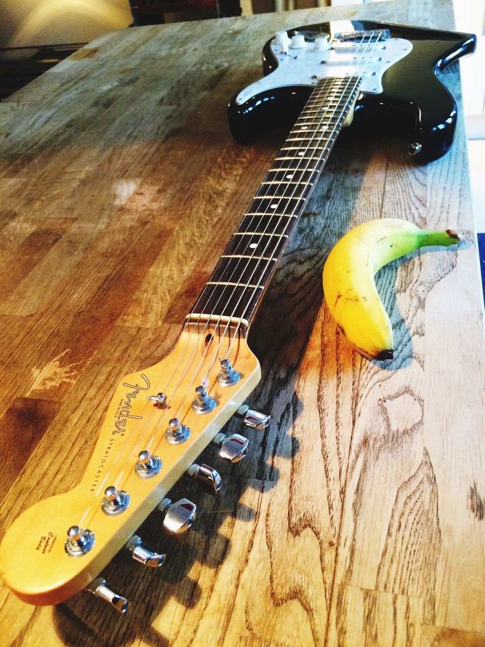 HIGH ANGLE VIEW OF GUITAR AND TABLE