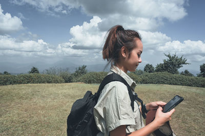Young women backpacker using gps smart phone to finding a direction for navigate to destination