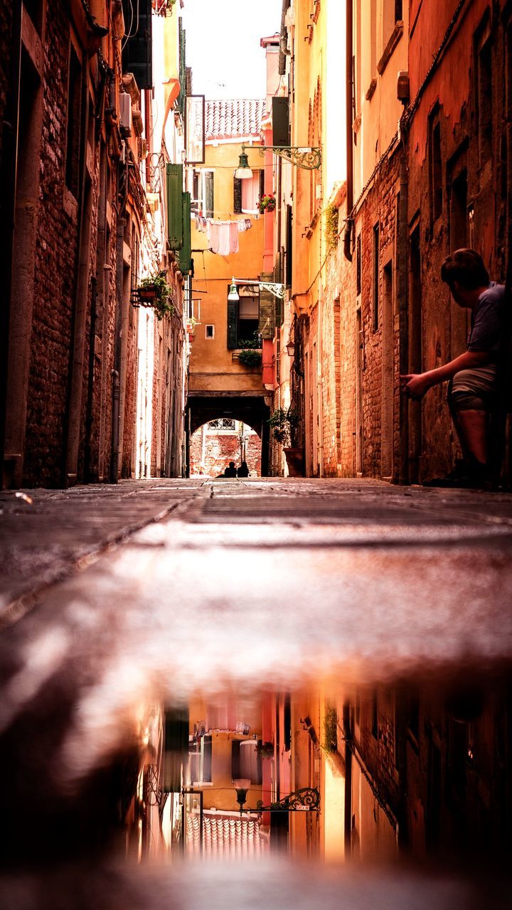 REFLECTION OF BUILDINGS IN CITY ON STREET