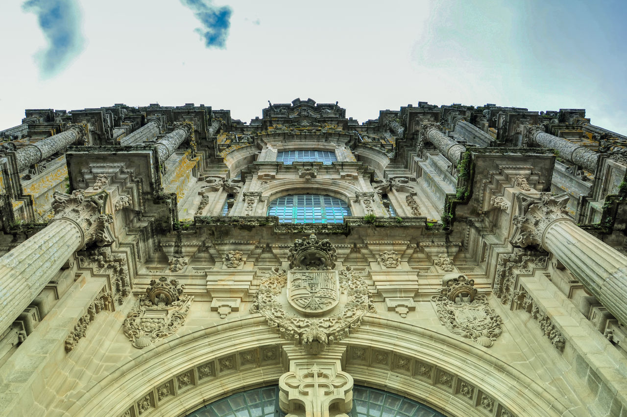 LOW ANGLE VIEW OF STATUES AGAINST SKY