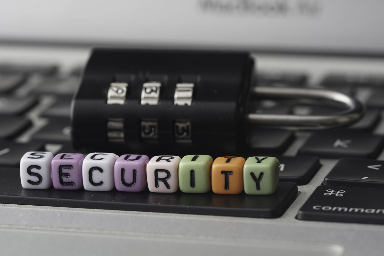 CLOSE-UP OF LAPTOP KEYBOARD