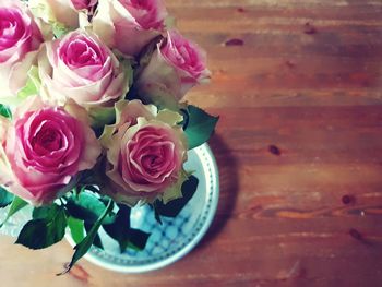 Close-up of rose bouquet on table