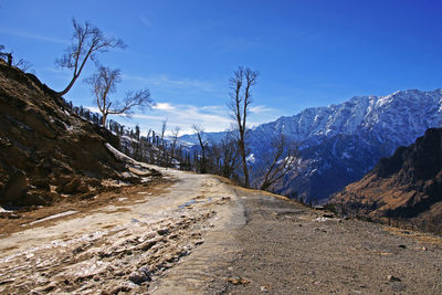 Road amidst snowcapped mountains kulu india 