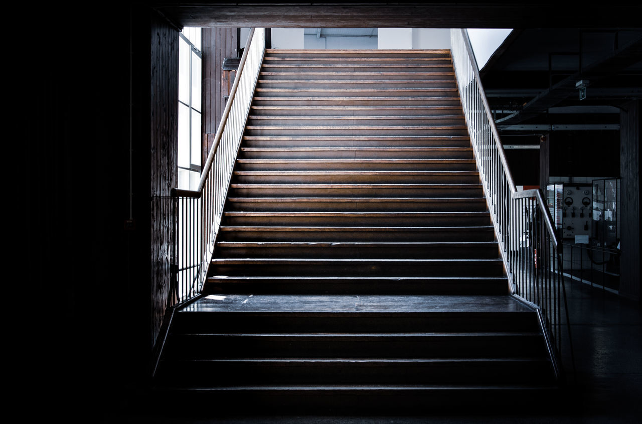 LOW ANGLE VIEW OF EMPTY STEPS IN BUILDING