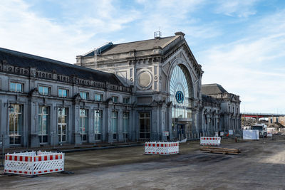 Charleroi, belgium, november 11, 2022. charleroi sud station 