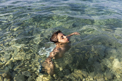 Little kid drowning on the sea