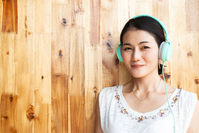 Portrait of a smiling young woman