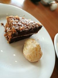 Close-up of bread in plate on table