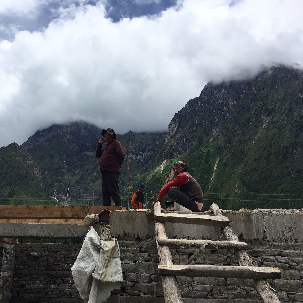 mountain, sky, real people, cloud - sky, beauty in nature, people, men, scenics - nature, leisure activity, nature, day, standing, activity, lifestyles, travel, environment, mountain range, rear view, tranquil scene, outdoors