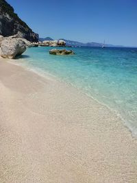 High angle view of beach against sky italia sardegna dorgali baunei cala gonone 