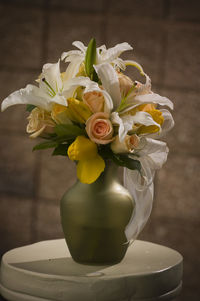 Close-up of white rose flower vase on table