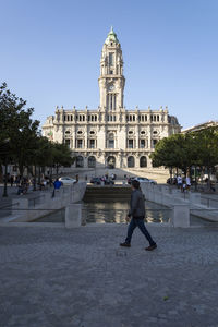 Tourists at a building