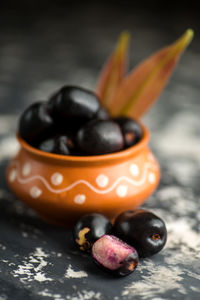 Close-up of orange fruits in bowl on table