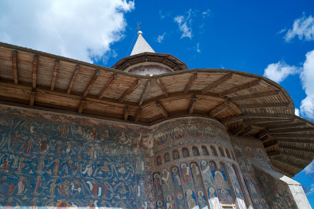 LOW ANGLE VIEW OF TEMPLE AGAINST BUILDING