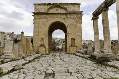 View of old ruin building against cloudy sky