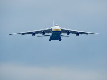 Antonov an-124 ruslan large cargo plane