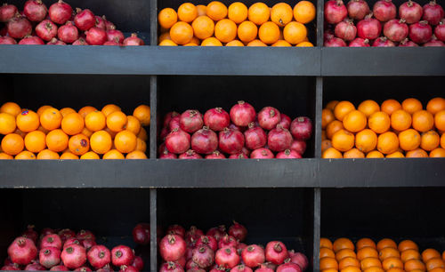 Close-up of oranges in market