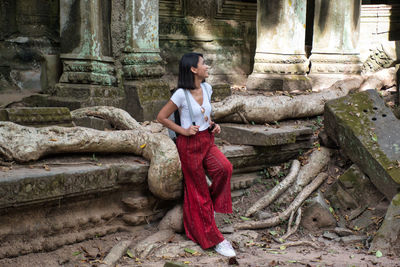 Full length of woman sitting on staircase