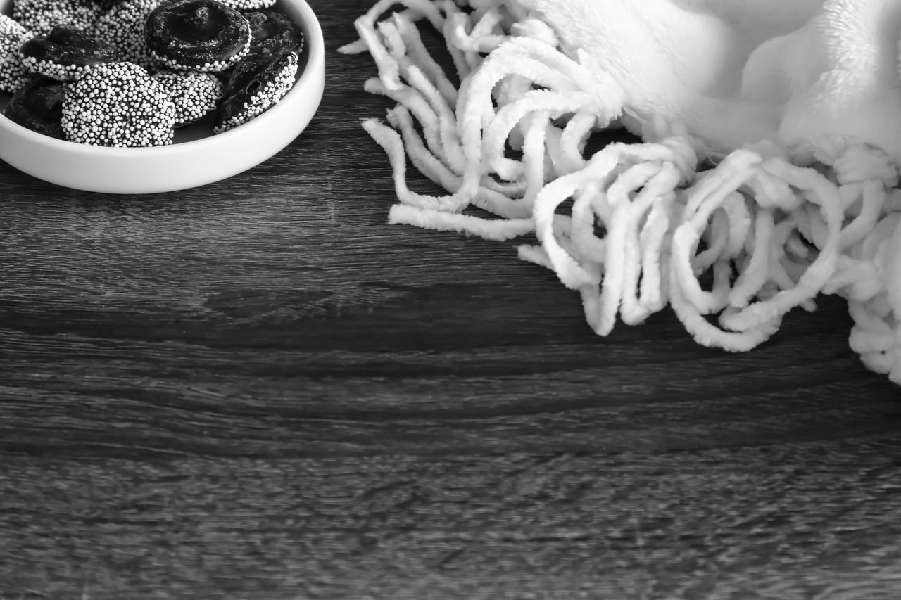 HIGH ANGLE VIEW OF VEGETABLES IN CONTAINER ON TABLE