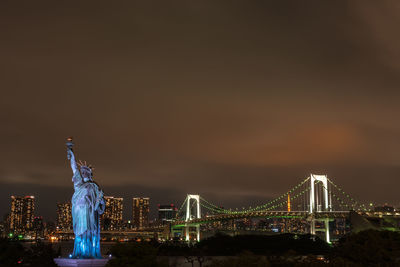 Night view of odaiba, tokyo tower and rainbow bridge in tokyo, japan. statue of liberty in odaiba