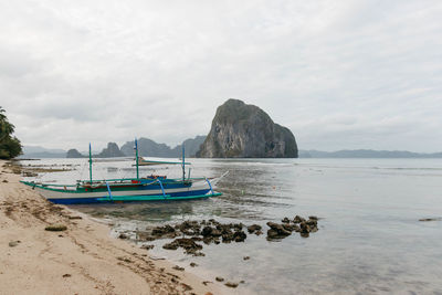 Boat in the beach of el nido palawan