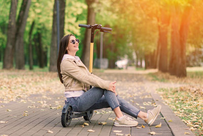 Side view of woman sitting on field