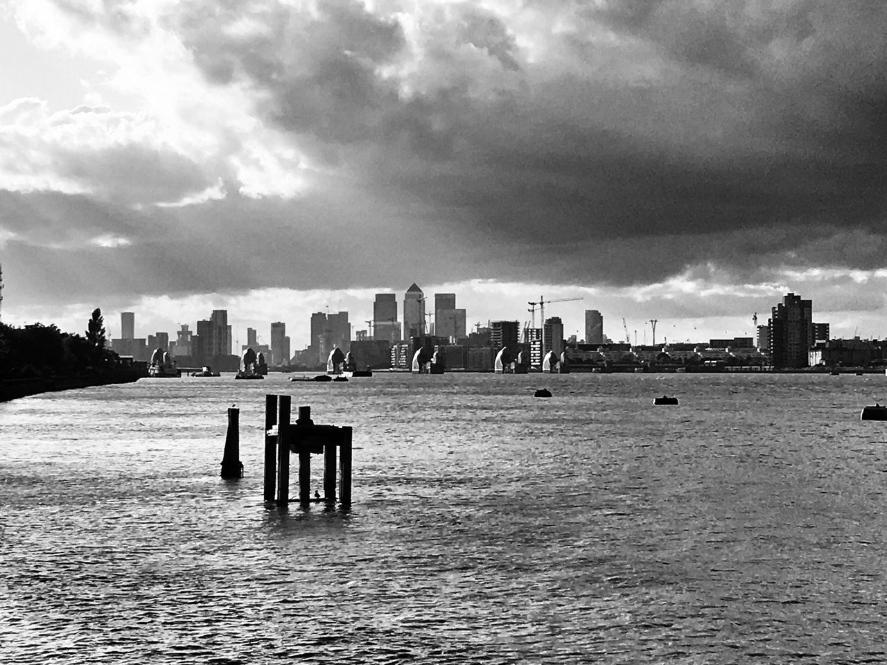 VIEW OF CITY AT WATERFRONT