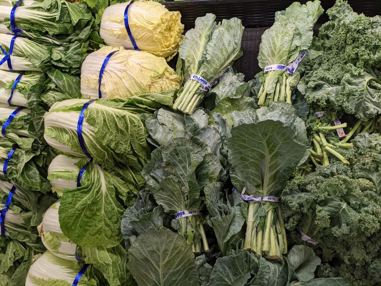 FULL FRAME SHOT OF VEGETABLES FOR SALE IN MARKET STALL