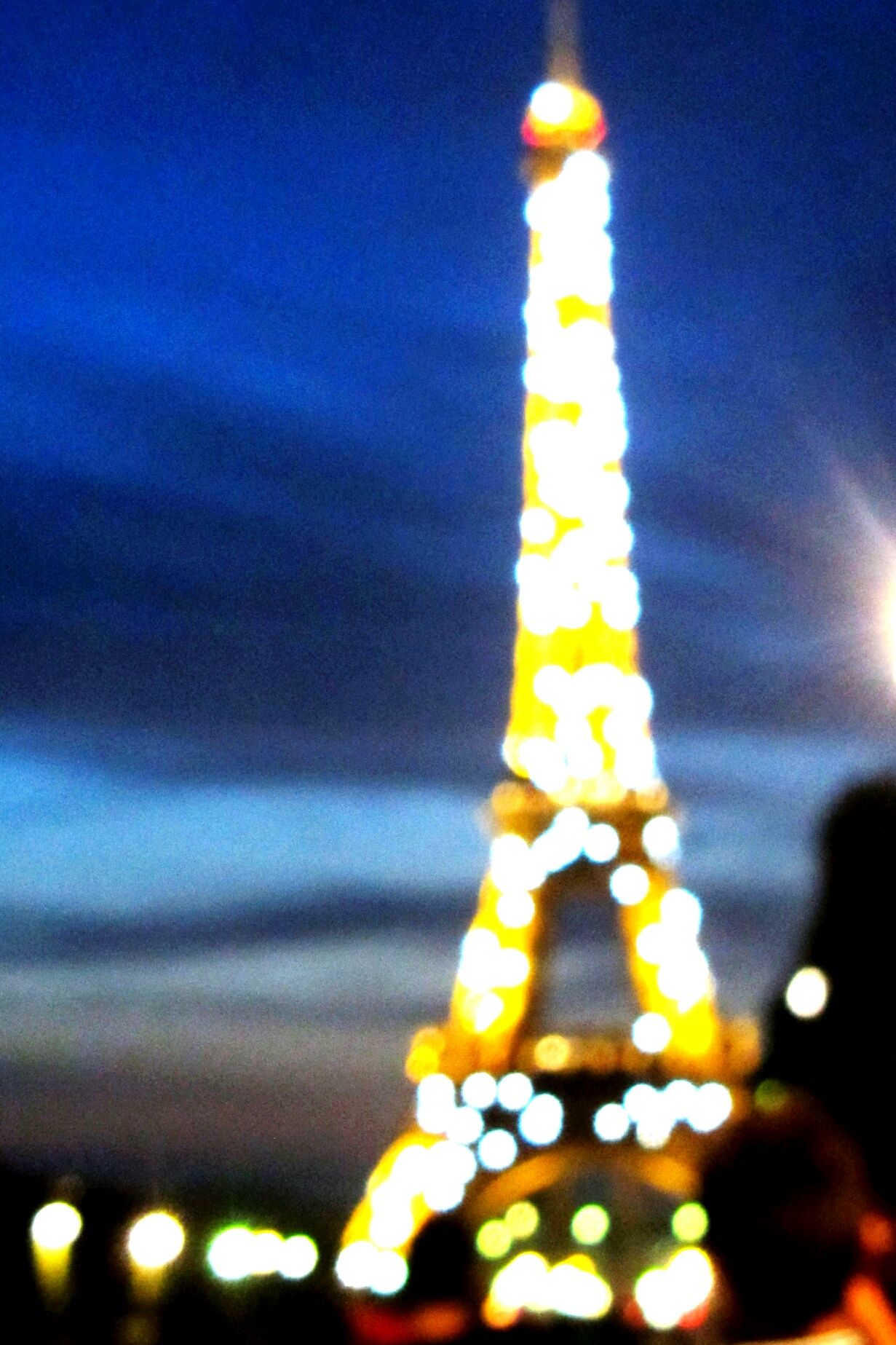 Light on eiffel tower