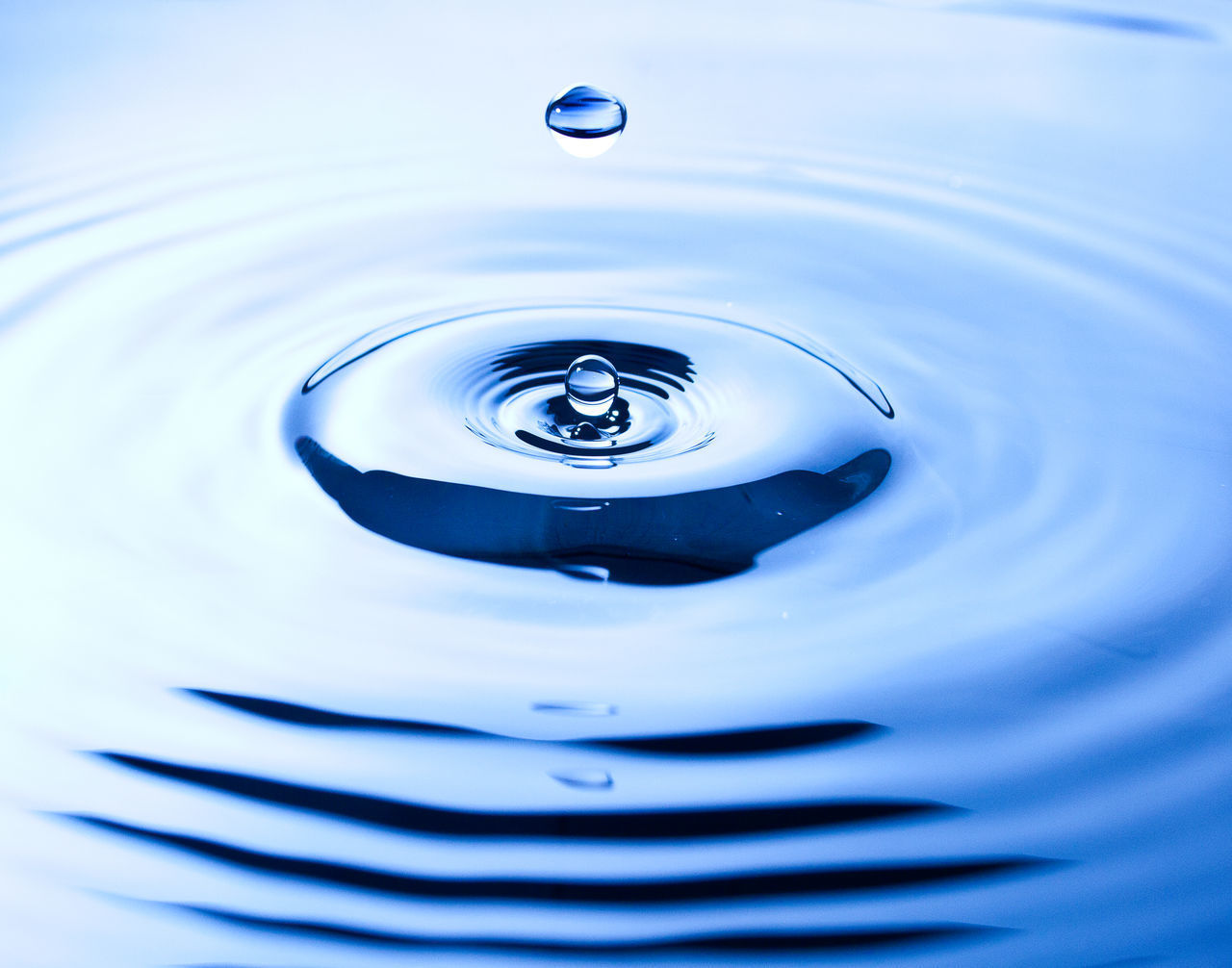 FULL FRAME SHOT OF WATER DROP