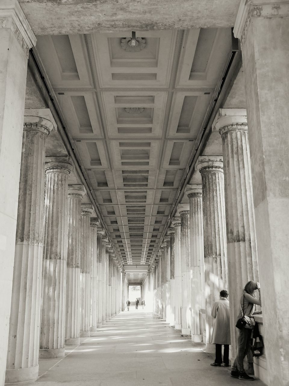 architecture, built structure, the way forward, empty, corridor, indoors, ceiling, in a row, flooring, pillar, long, narrow, diminishing perspective, day, architectural column, surface level, no people, modern, passageway