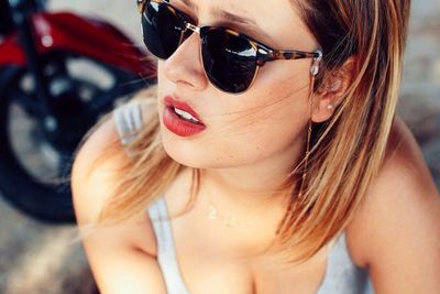 Young woman in sunglasses