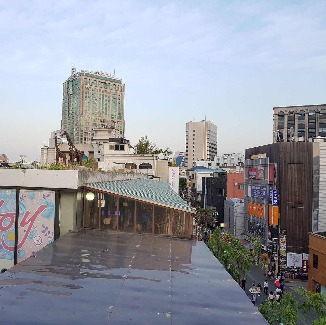 architecture, built structure, building exterior, city, skyscraper, sky, cloud - sky, outdoors, modern, day, water, no people, cityscape