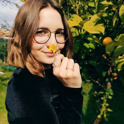 Portrait of a young woman wearing eyeglasses