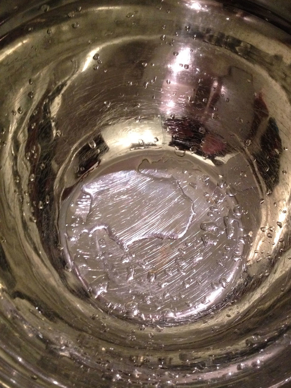 HIGH ANGLE VIEW OF GLASS OF WATER