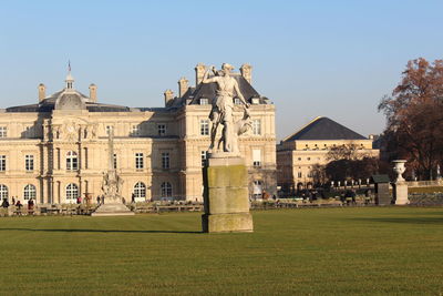 Statue of historic building against clear sky