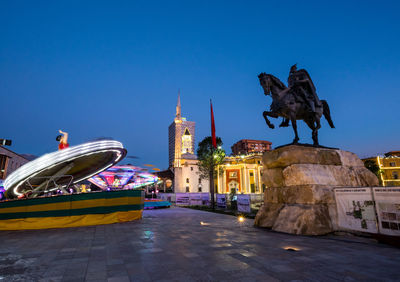 Statue of historic building against sky in city