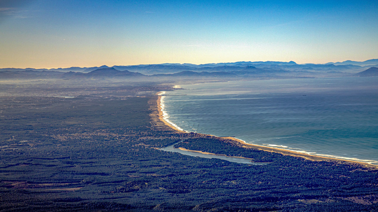 SCENIC VIEW OF SEA SHORE AGAINST SKY