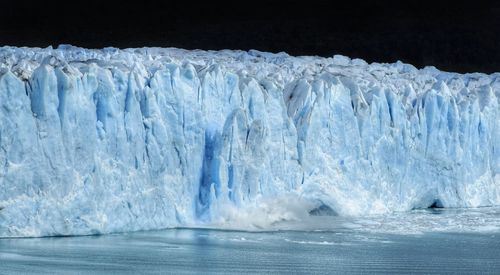 Falling ice column at perito moreno glacier