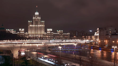 Night view of moskvoretskaya embankment in moscow