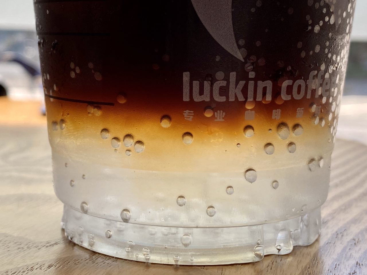 CLOSE-UP OF DRINK IN GLASS ON TABLE