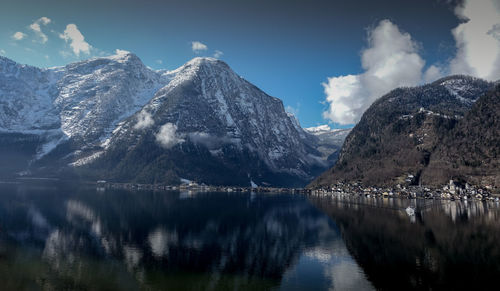 Panoramic view of lake and mountains against sky