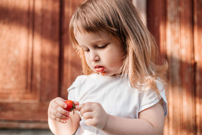 Portrait of a girl holding ice cream