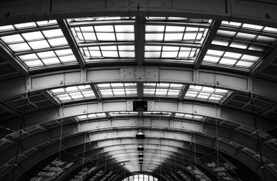 Low angle view of ceiling