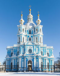 Blue church on a sunny winter's day in saint petersburg, russia