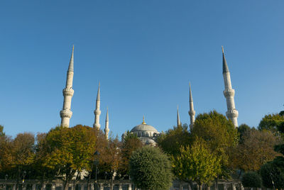 Sultanahmet masjid or blue mosque, istanbul, turkey. the mosque is famous for its iznik blue tiles.